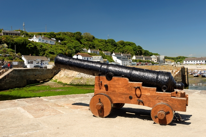 Harbour Gun, Porhtleven by Rod Johnson