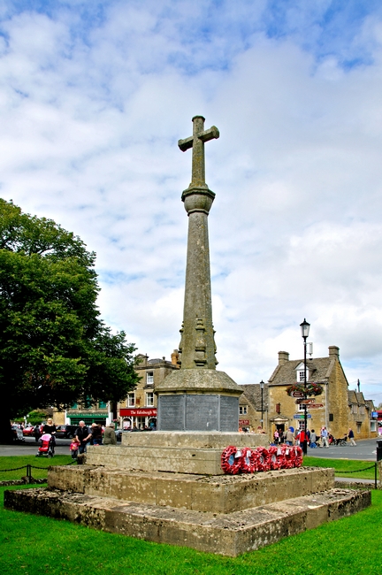War Memorial, Bourton-on-the Water by Rod Johnson