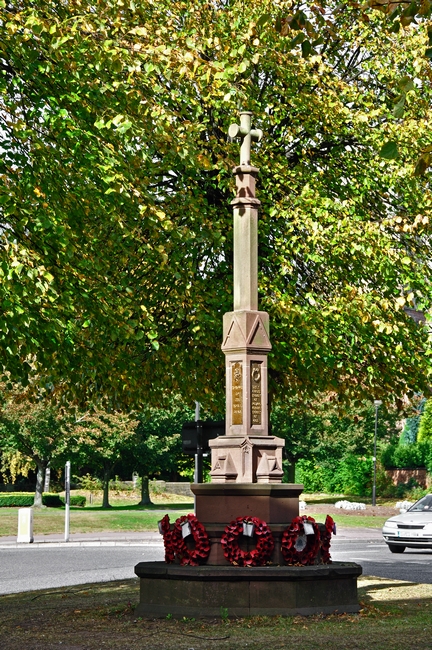 War Memorial, Stapenhill by Rod Johnson