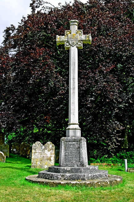 War Memorial in St George's Churchyard, Arreton by Rod Johnson