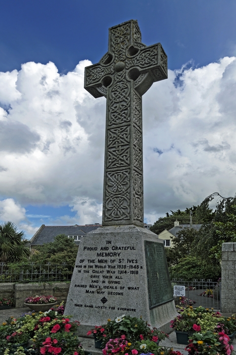 War Memorial, St Ives by Rod Johnson